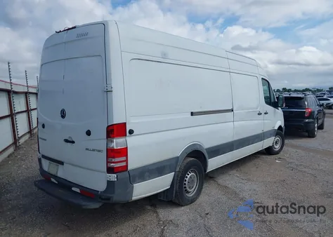 2015 Mercedes-Benz Sprinter 2500 High Roof z USA, uszkodzony, nr VIN WD3PE8DC8FP118570
